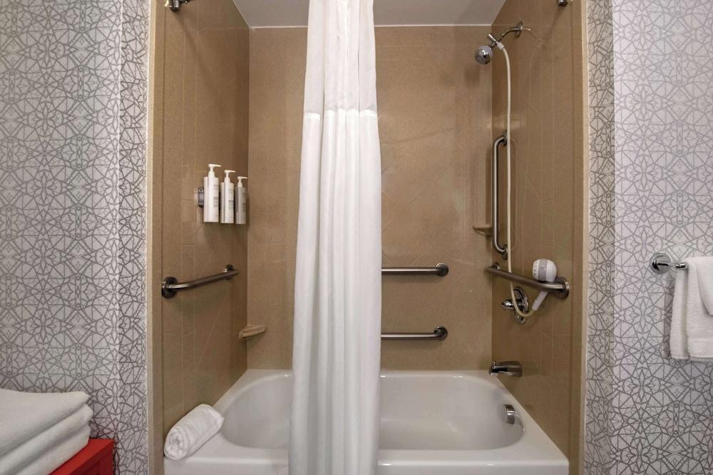 Hampton Inn & Suites Harvey/New Orleans West Bank photo 19