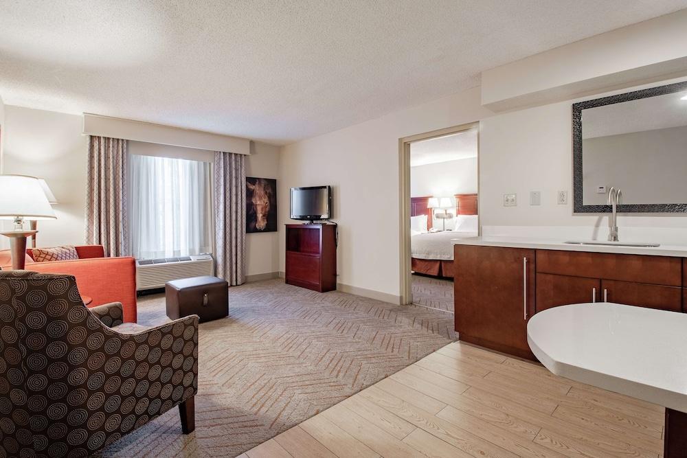Hampton Inn & Suites Williamsburg-Richmond Rd. photo 12