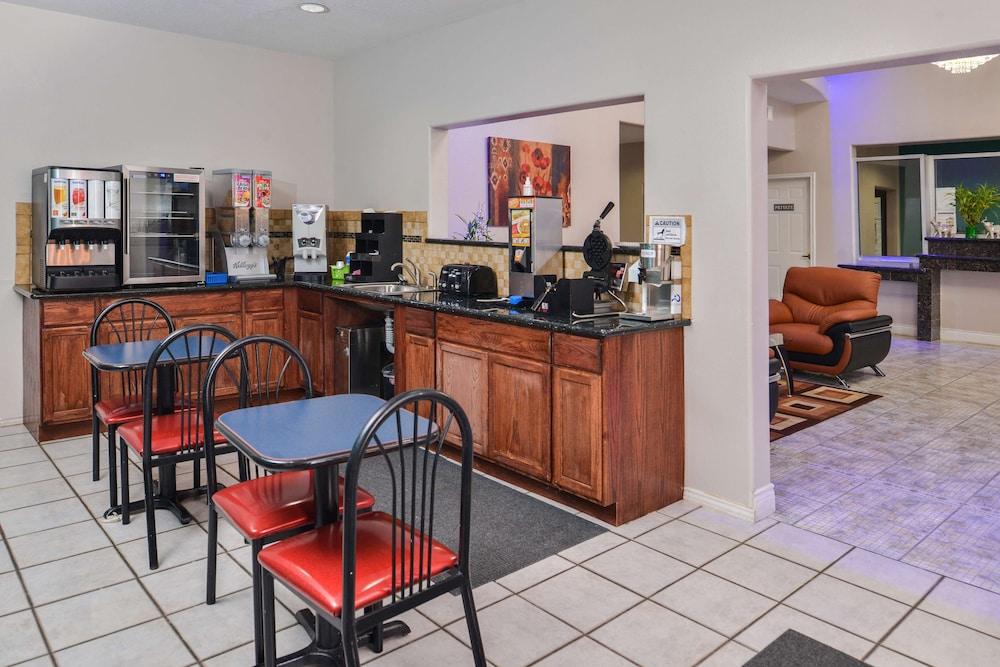 Americas Best Value Inn Houston at FM 1960 & I-45 photo 17