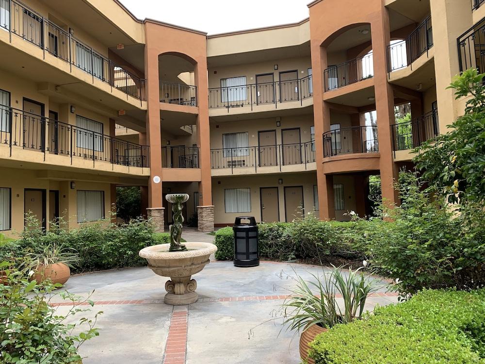 MainStay Suites John Wayne Airport by Choice Hotels photo 3