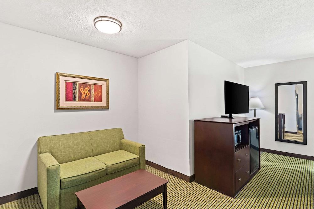 Quality Inn Dry Ridge photo 32