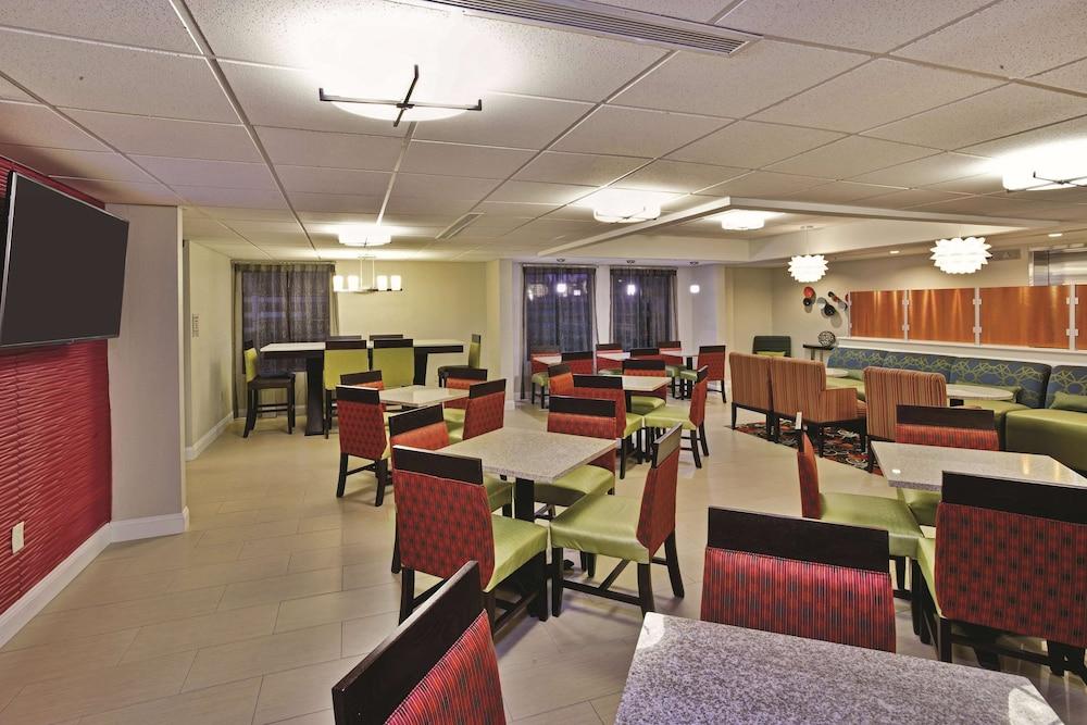 La Quinta Inn & Suites Summersville / New River National Park photo 43