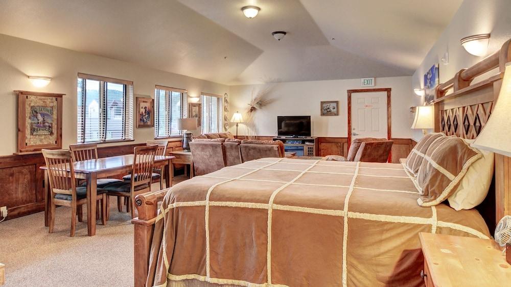 Eagle Fire Lodge & Cabins photo 85