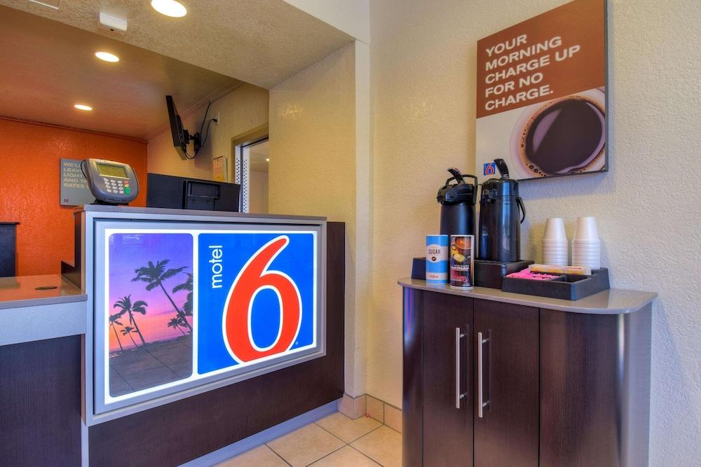 Motel 6 Riverside West - Jurupa Valley photo 2