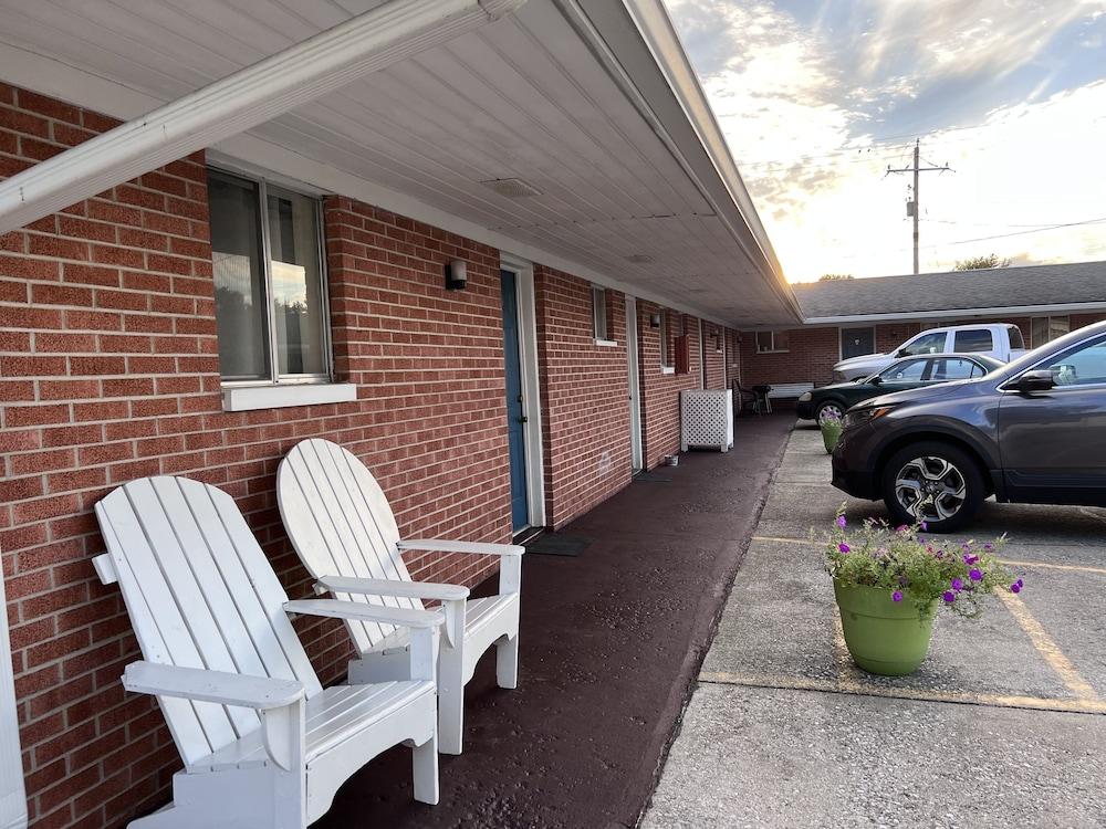 Traveler's Inn Motel photo 6