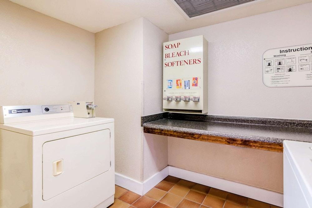 Quality Inn & Suites Carthage near Precious Moments Chapel photo 53