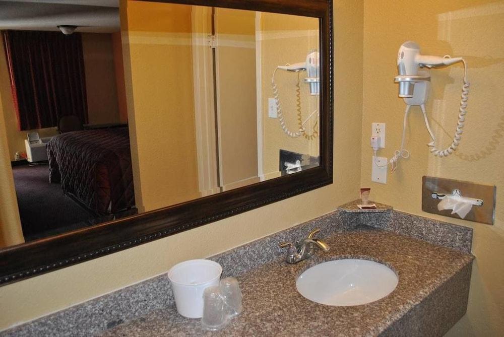 Executive Inn photo 26