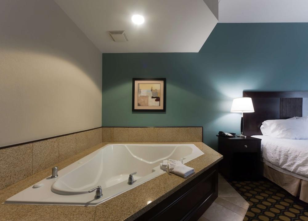 Hampton Inn North Brunswick / New Brunswick photo 10