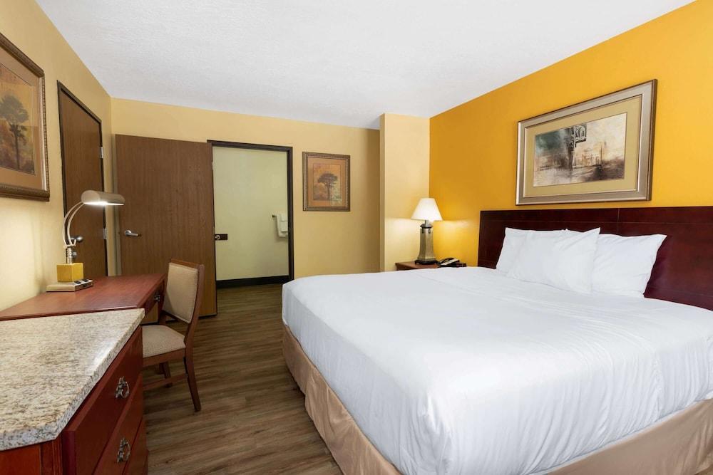 Travelodge by Wyndham Albuquerque East photo 36