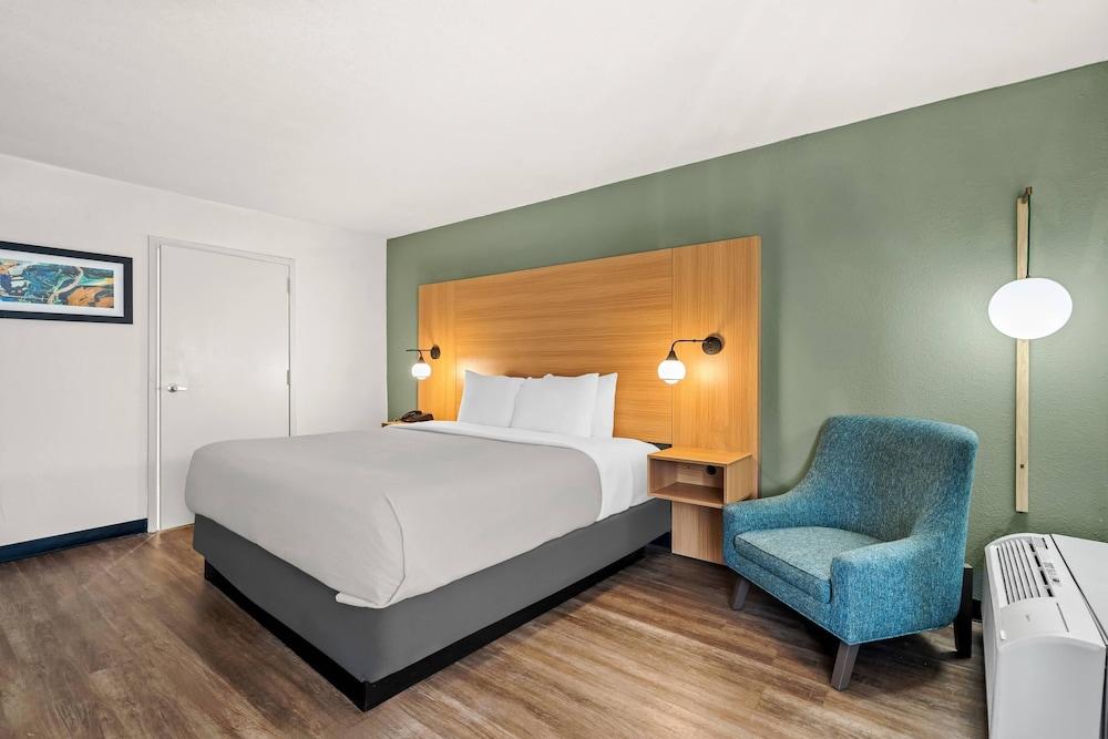 Quality Inn Orlando Near International Drive photo 9