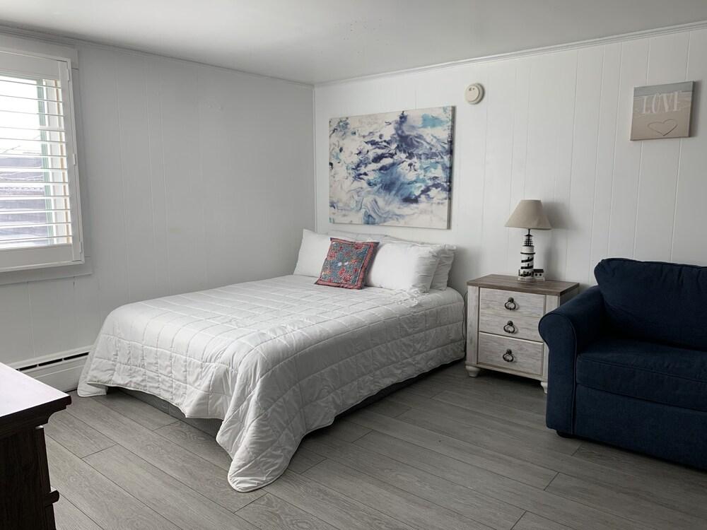 Vineyard Harbor Motel - Private Beach photo 4