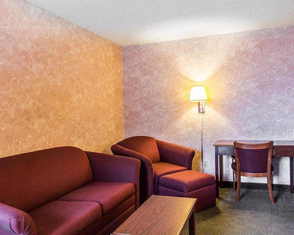 Econo Lodge Longmont East photo 7