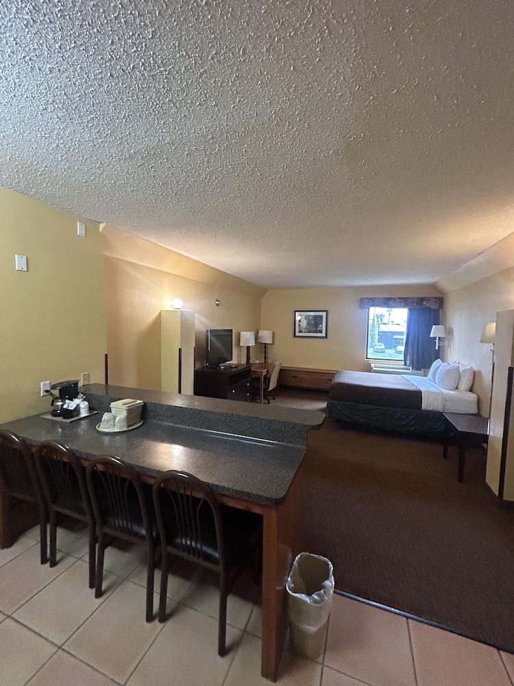 Shary Inn and Suites photo 9