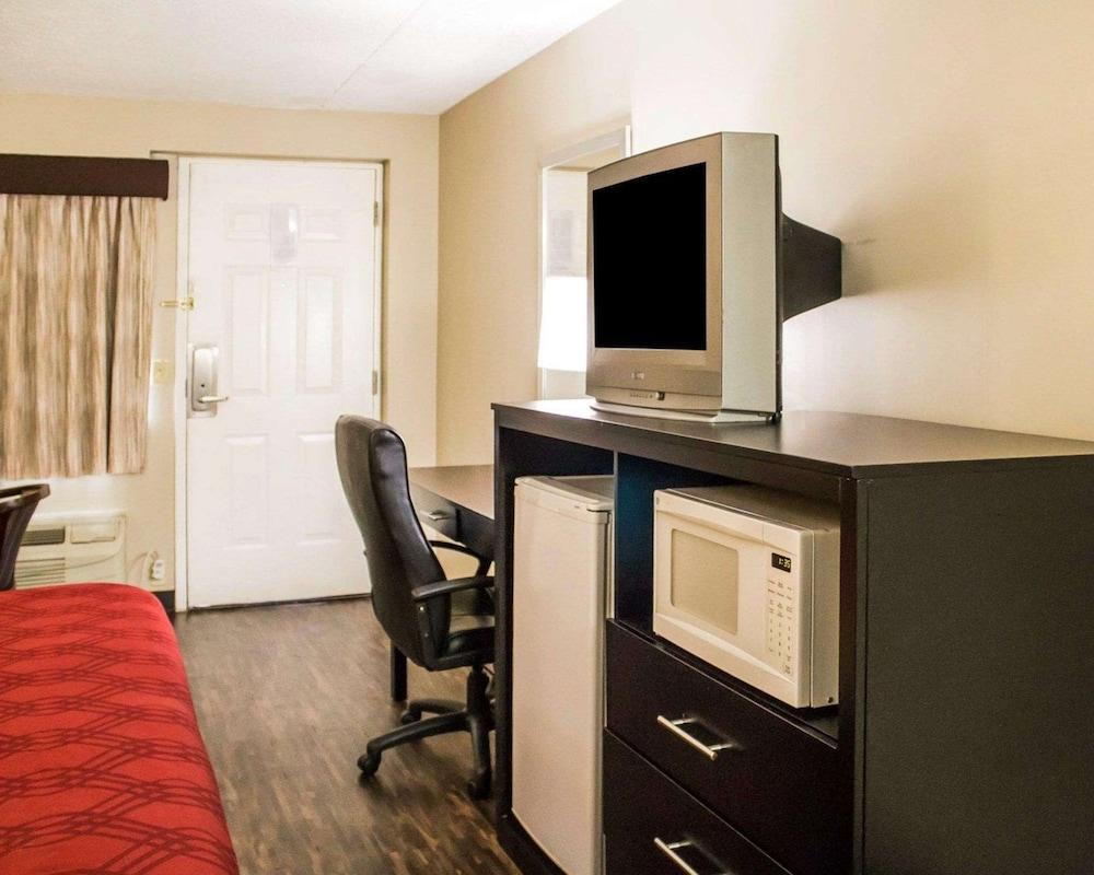 Econo Lodge Columbus West photo 14