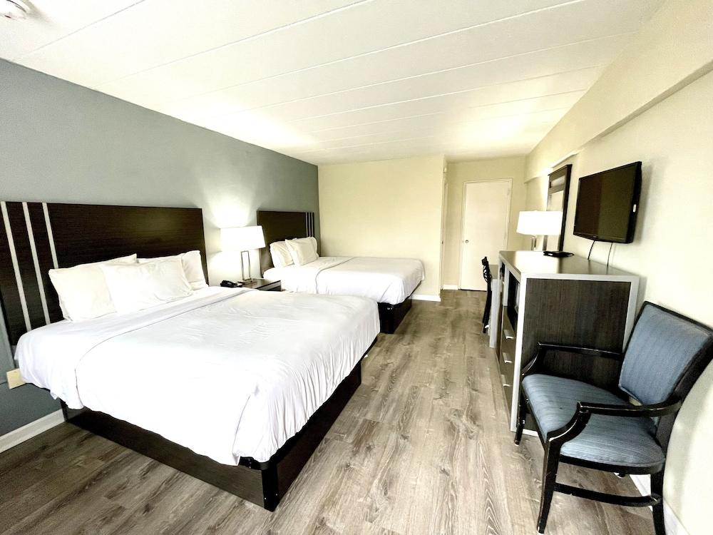 Red Carpet Inn & Suites photo 35