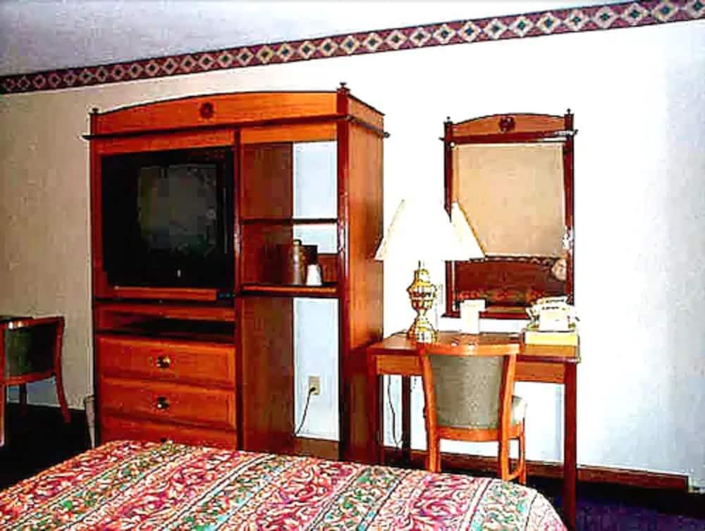 Wesley Inn & Suites photo 5