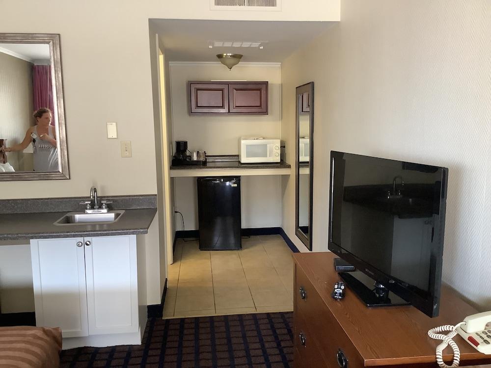 Silver Spur Vintage Inn & Suites photo 28