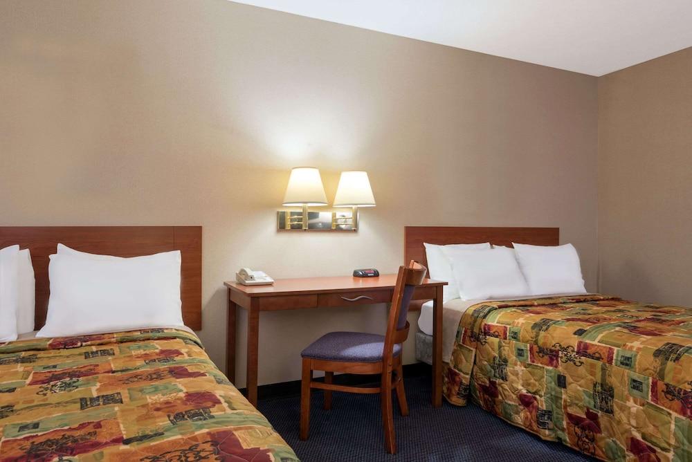 Knights Inn Elizabethtown photo 23