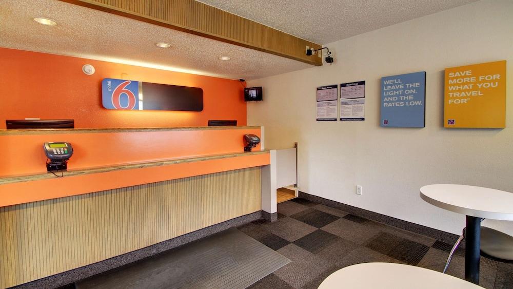 Motel 6 Cedar Rapids, IA photo 2