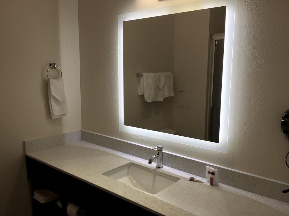 Days Inn by Wyndham Freeport photo 15