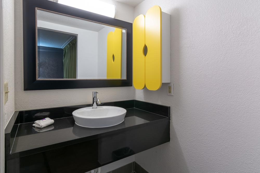 Studio 6 Fort Worth, TX - West Medical Center photo 17