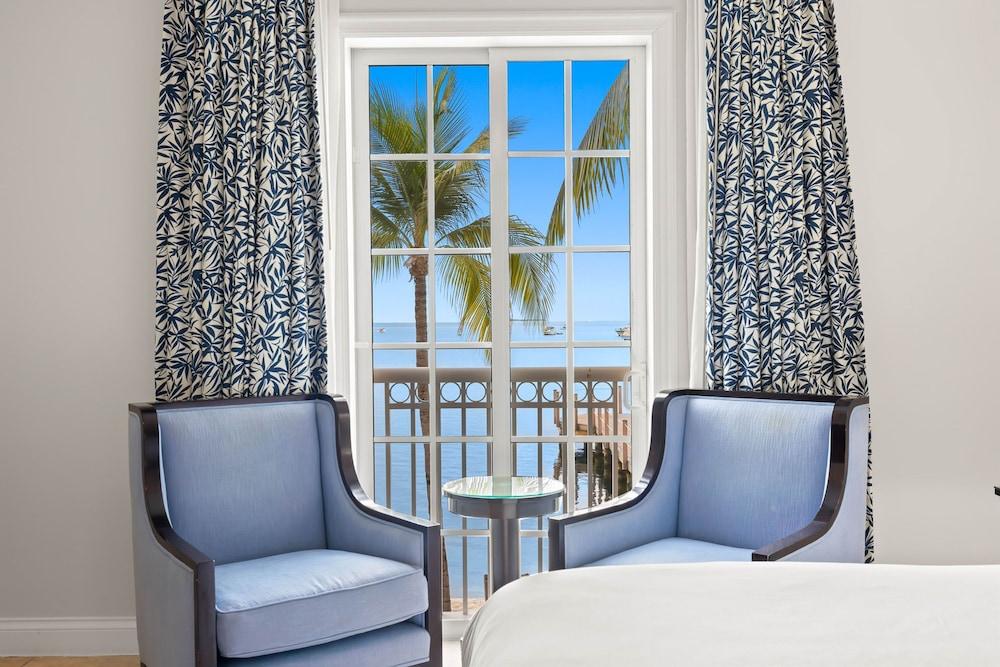 Ocean Front 1BR Suite With Direct Beach Access photo 3