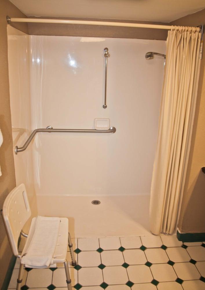 Quality Inn & Suites Macon North photo 23