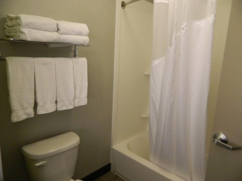 Holiday Inn Express & Suites Shippensburg by IHG photo 41