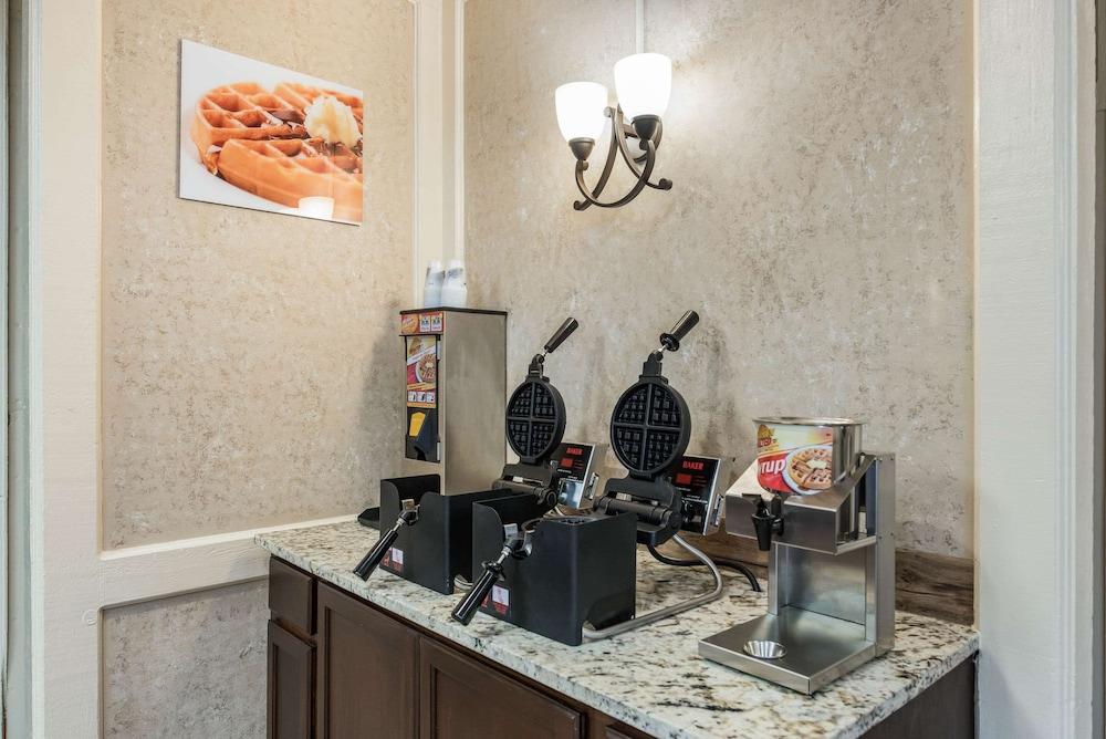 Quality Inn & Suites Albert Lea photo 26