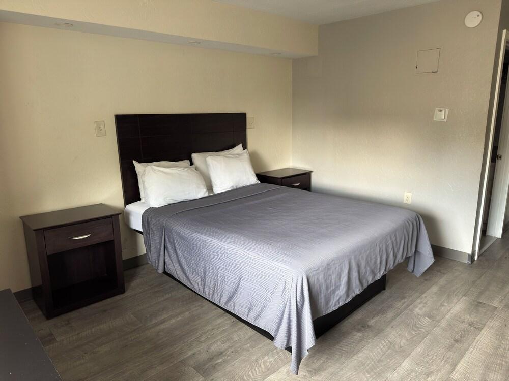 Belleville Motor Lodge photo 6