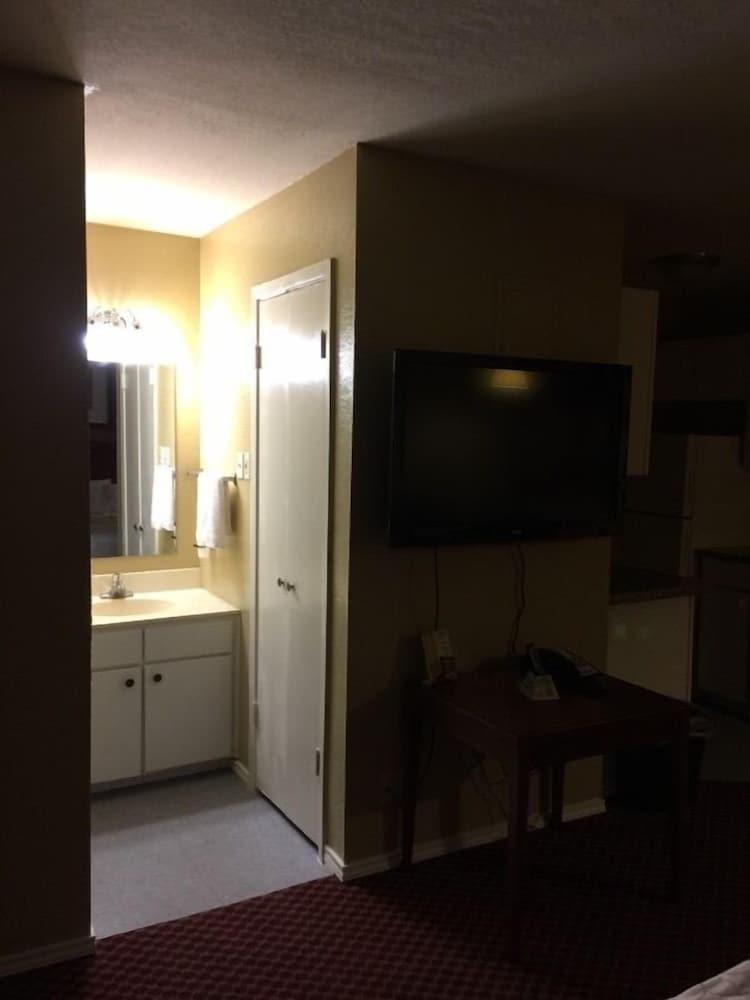 Ranch House Inn and Suites photo 19