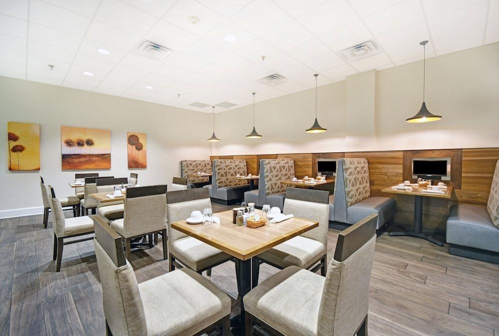 Holiday Inn Downtown Memphis by IHG photo 29