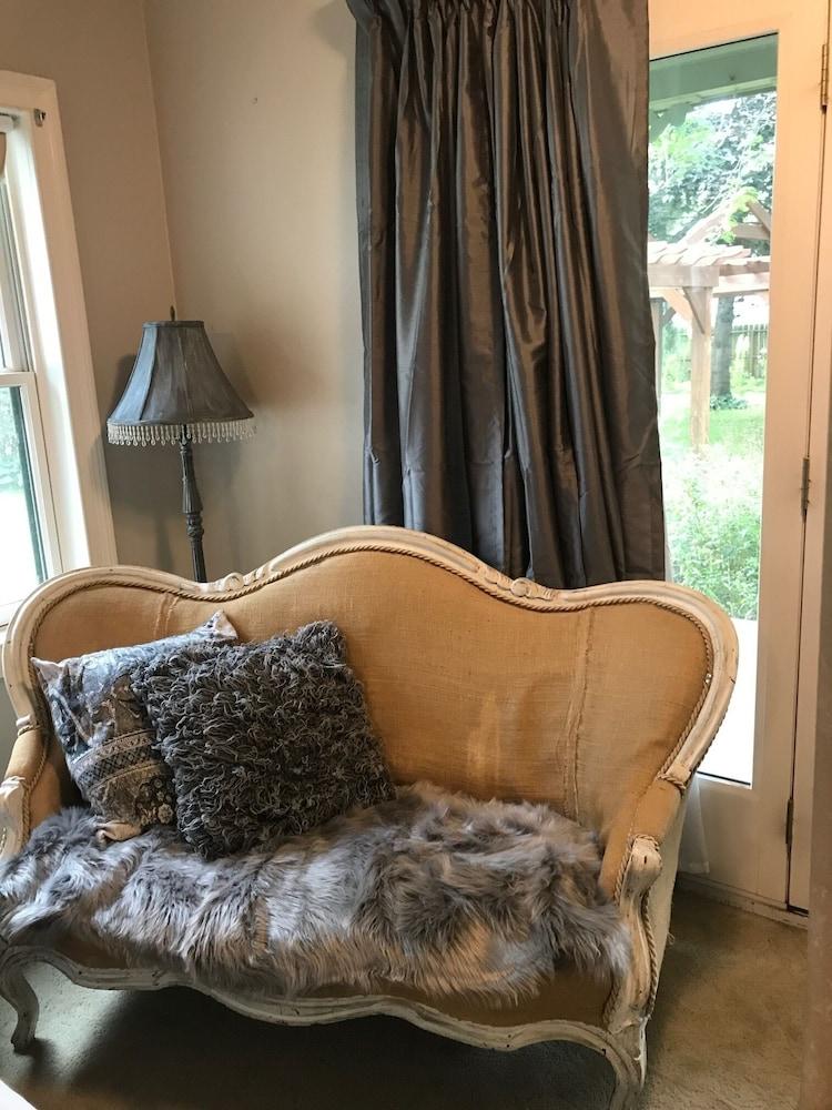 Iron Amethyst Inn   Boutique Hotel photo 5