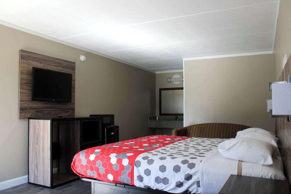 Rodeway Inn Charlotte South photo 9