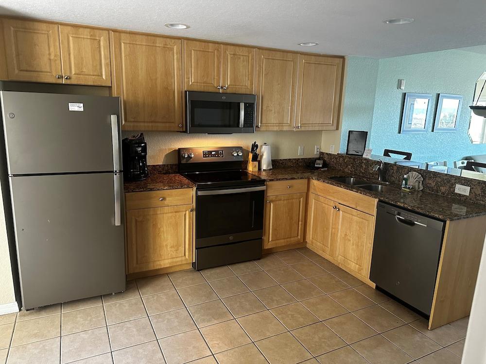 Sunset Vistas Two Bedroom Beachfront Suites photo 4