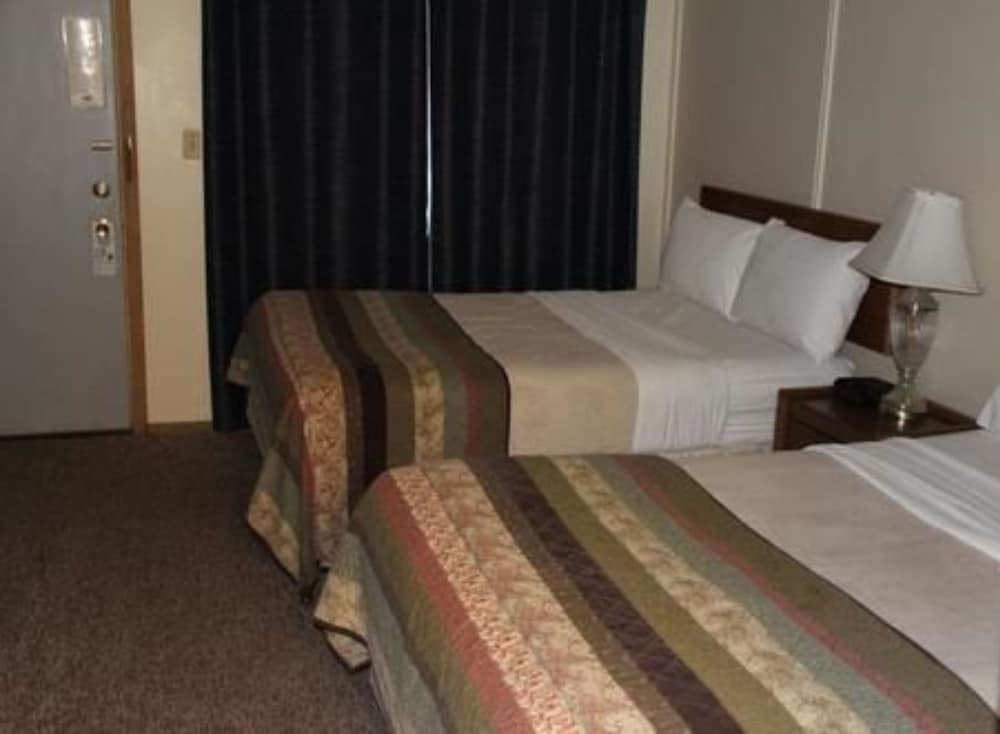 Lakeshor Motor Inn photo 16