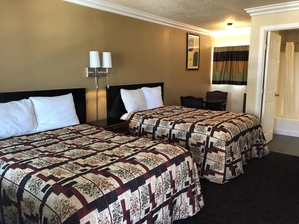 Lamplighter Motel photo 7