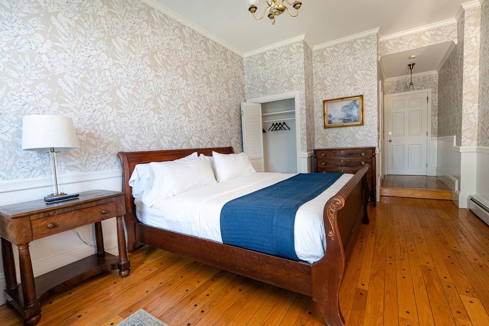 Homeport Inn and Tavern photo 25