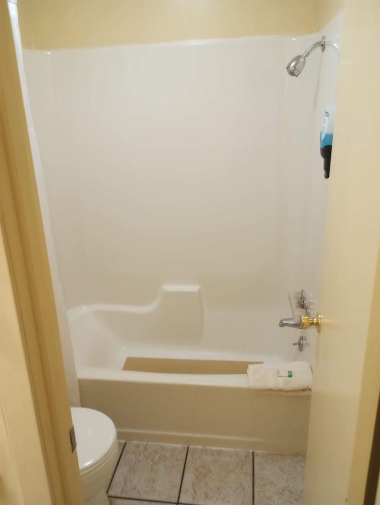 Yellow Diamond Inn photo 40