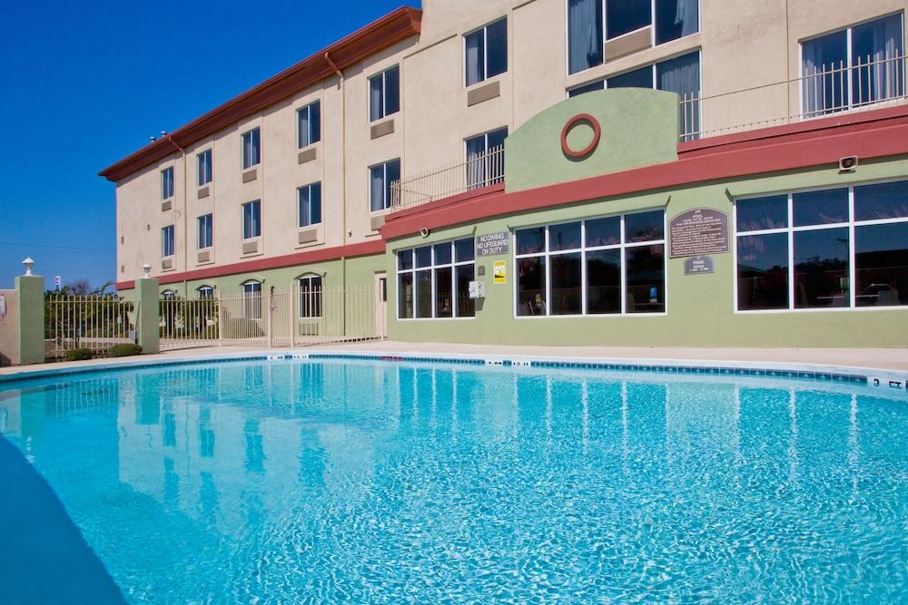 Holiday Inn Express & Suites Live Oak by IHG photo 34