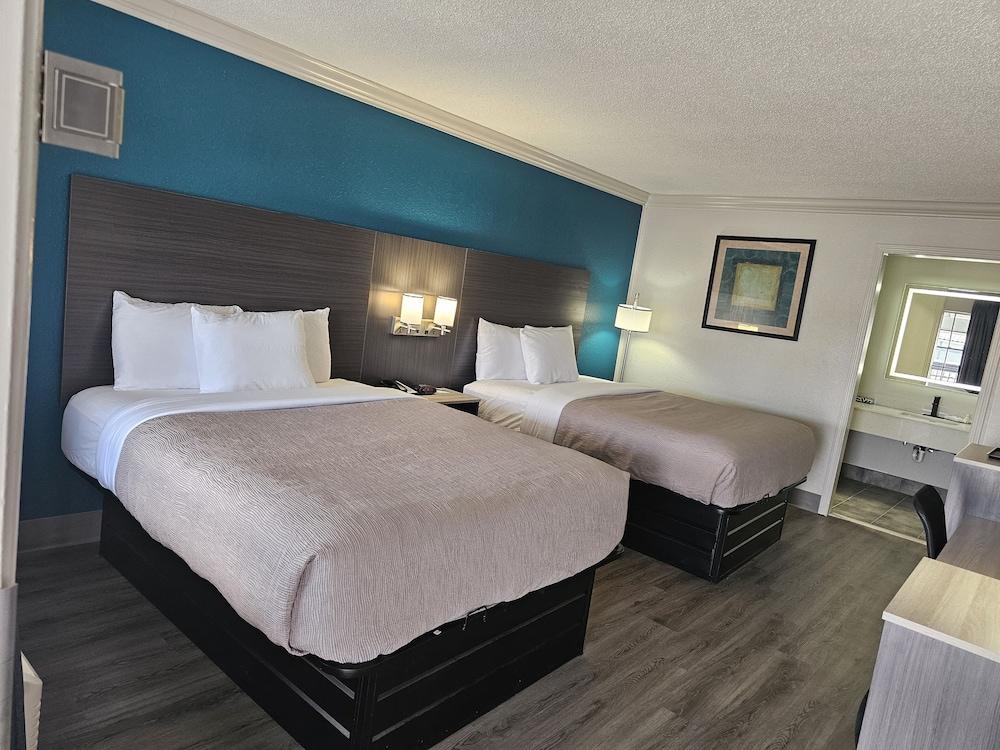 Quality Inn & Suites photo 12