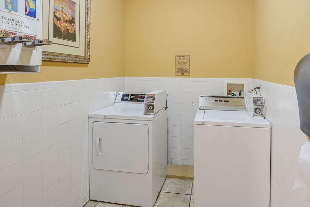 Econo Lodge Lubbock I-27 photo 22