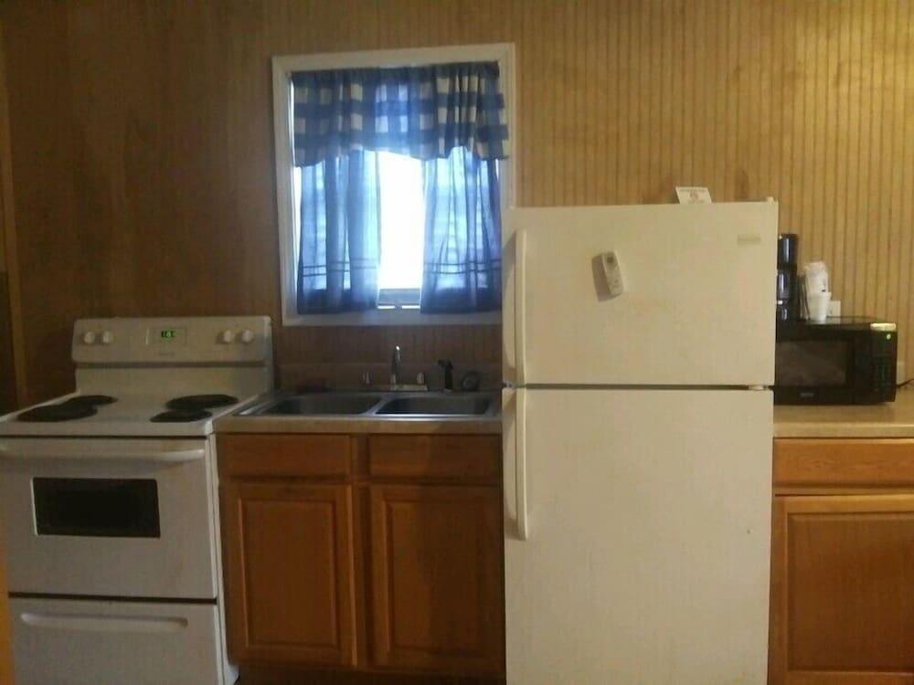 Whispering Creek Lodging & RV Resort photo 7