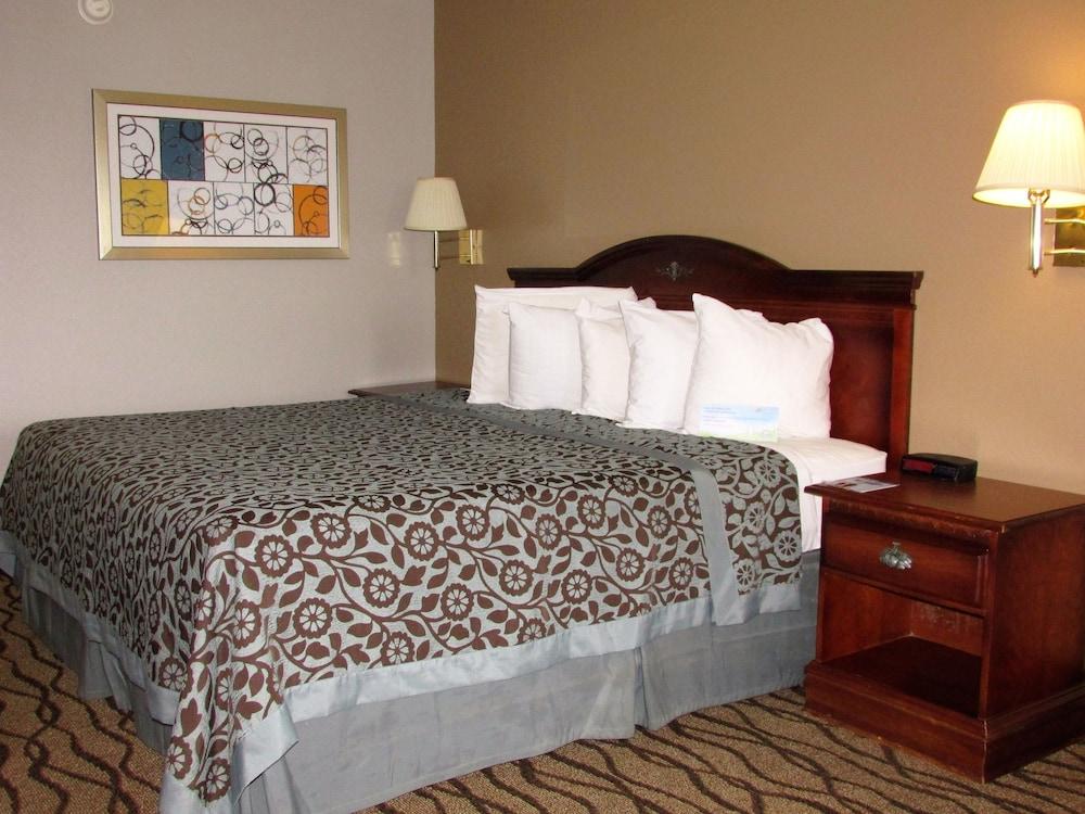 Days Inn & Suites by Wyndham Fort Valley photo 5