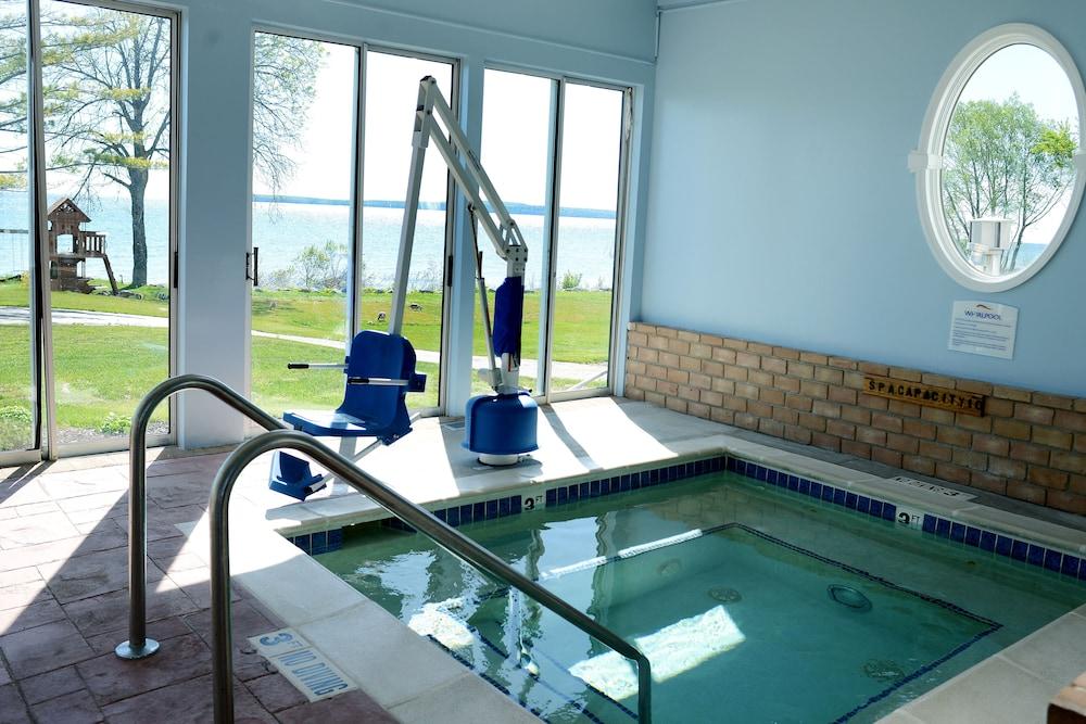 Baymont by Wyndham St. Ignace Lakefront photo 25