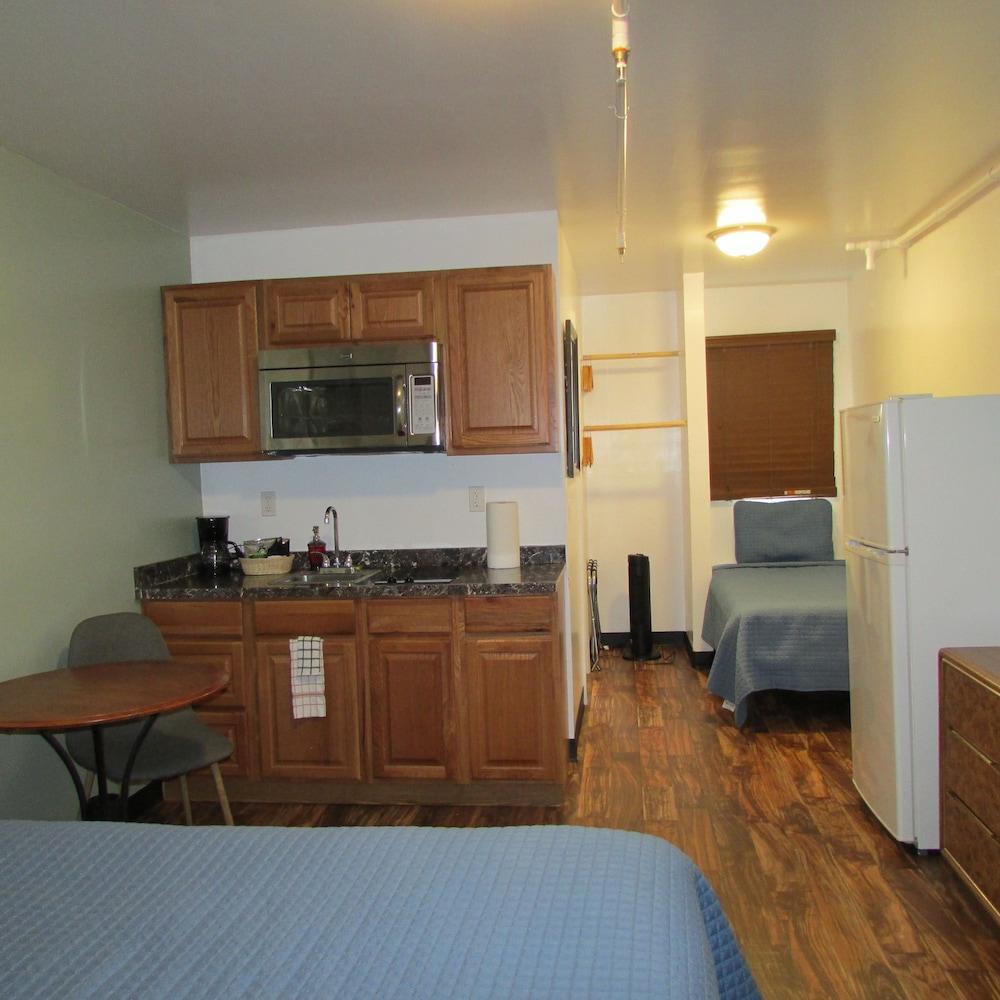 Creekwood Inn photo 23