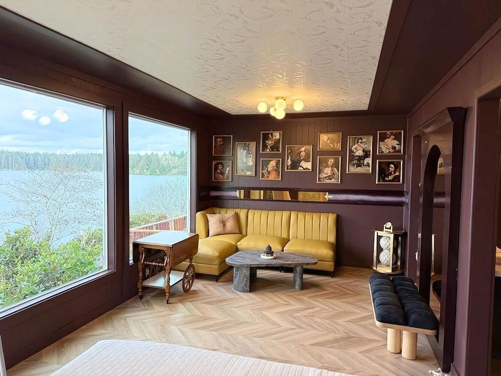 The Florentine Waterfront Hotel photo 13
