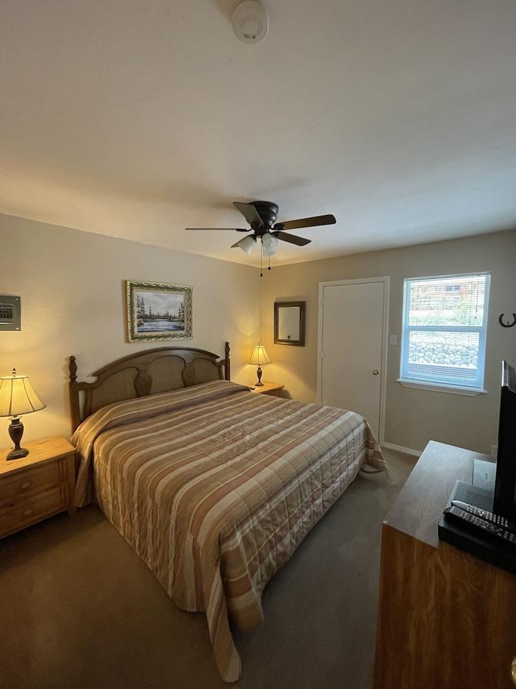 Auslander Condominiums photo 57