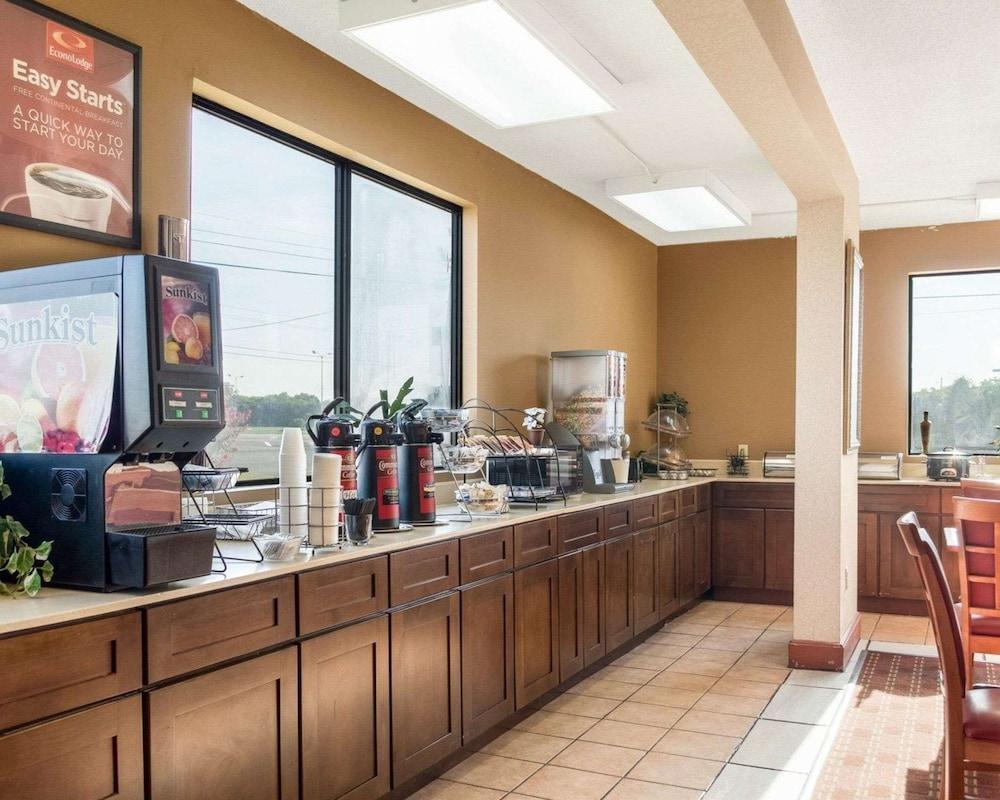 Econo Lodge Greenville photo 17