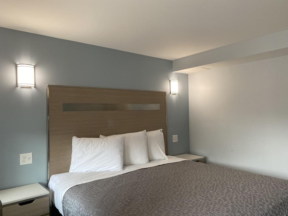 Holly Hill Motel photo 1